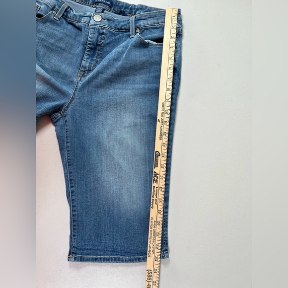 Women’s Bandolino Riley Bermuda Jean Shorts Denim, size 12 - Picture 10 of 13